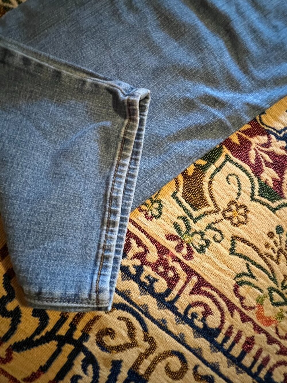 Levi's 525 Jeans Womens 14 M Light Wash Straight Leg Perfect Waist Distressed - Picture 13 of 16